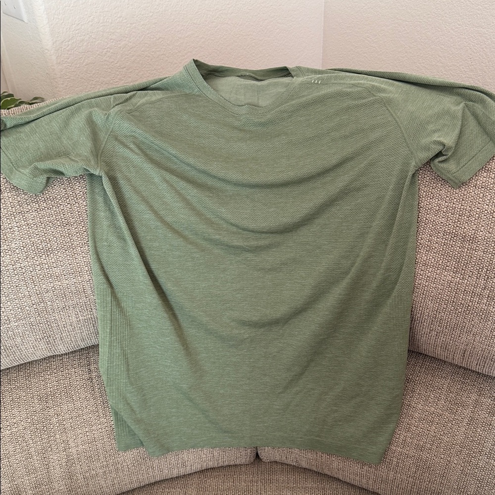 Lululemon Men's vent tech short sleeve